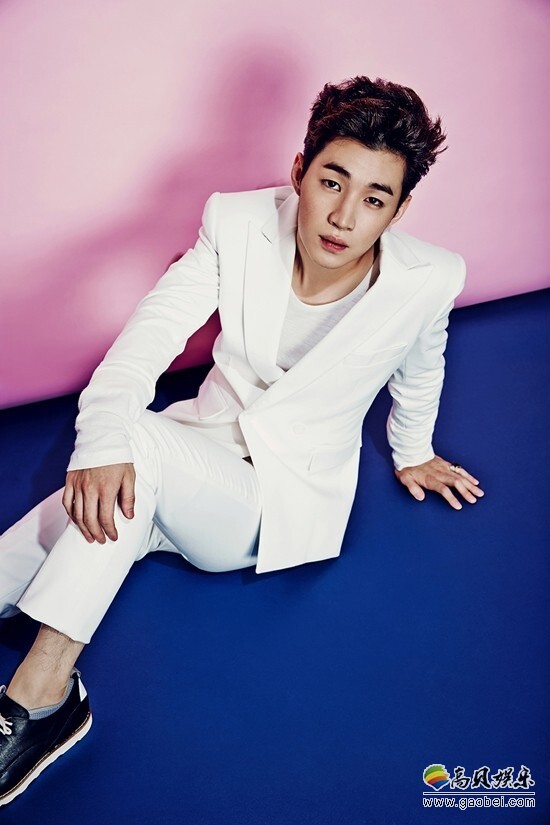 《Girlfriend》已经在18日透过各大音源网公开了完整音源