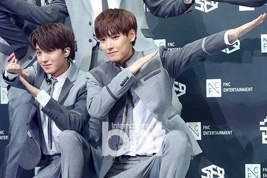 韩国男团SF9举行了《Breaking Sensation》发售showcase