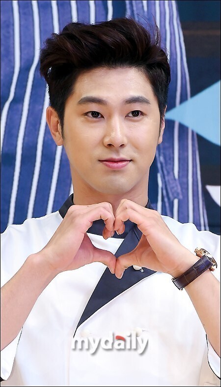 韩国偶像组合东方神起成员郑允浩将于本月20日结束兵役