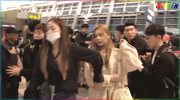 韩国人气女团GFRIEND日前准备出国举办粉丝见面会 韩国人气女团GFRIEND日前准备出国举办粉丝见面会