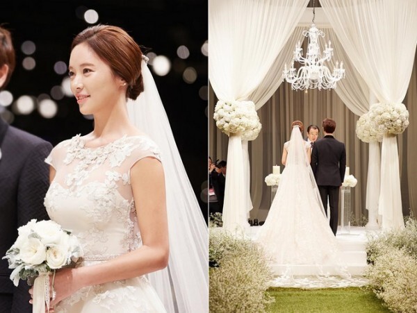 演员黄静茵的结婚典礼照片被公开 演员黄静茵的结婚典礼照片被公开