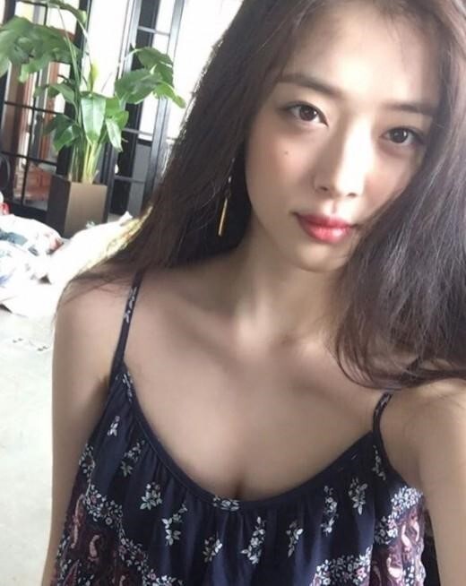 艺人雪莉通过Instagram公开了一张自拍美照 艺人雪莉通过Instagram公开了一张自拍美照