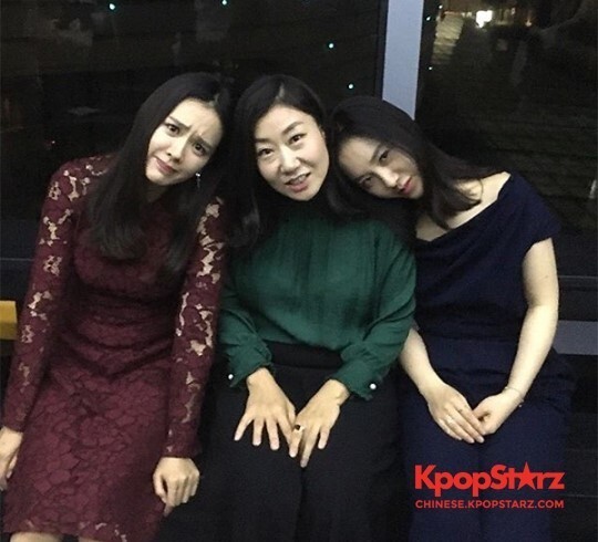 孙艺珍公开了与罗美兰、朴珠美拍摄的合照 孙艺珍公开了与罗美兰、朴珠美拍摄的合照