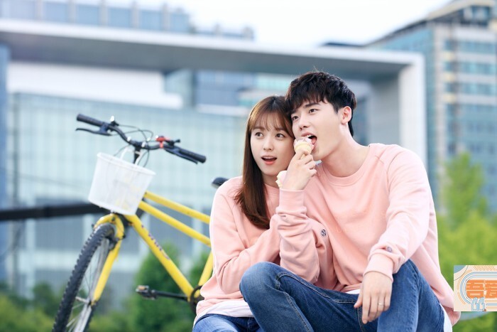 《W》 公开了 李钟硕 – 韩孝周 两人甜蜜约会照 《W》 公开了 李钟硕 – 韩孝周 两人甜蜜约会照