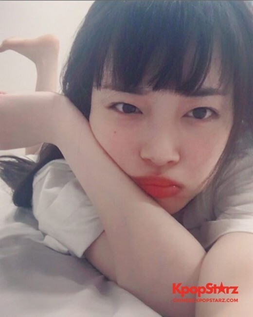 雪莉通过自己的INS上传自己在床上的自拍照 雪莉通过自己的INS上传自己在床上的自拍照