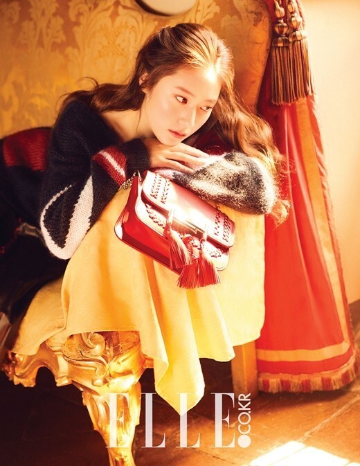 Krystal为某时尚杂志10月号拍摄的最新画报公开 Krystal为某时尚杂志10月号拍摄的最新画报公开