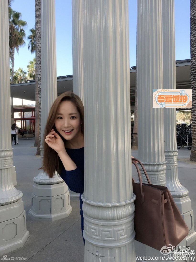 朴敏英在微博晒出一组在美国洛杉矶的照片