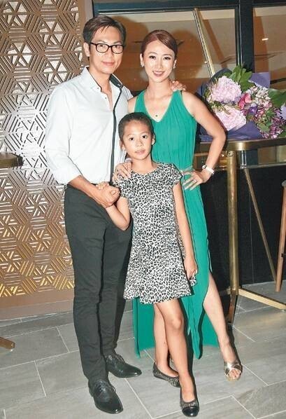 翁虹多年没在香港过生日，适逢回港与87岁母亲过中秋