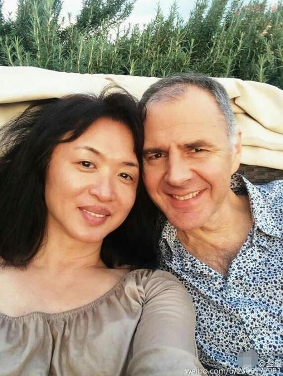 金星更新微博晒出和外籍老公的合影并附文 金星更新微博晒出和外籍老公的合影并附文