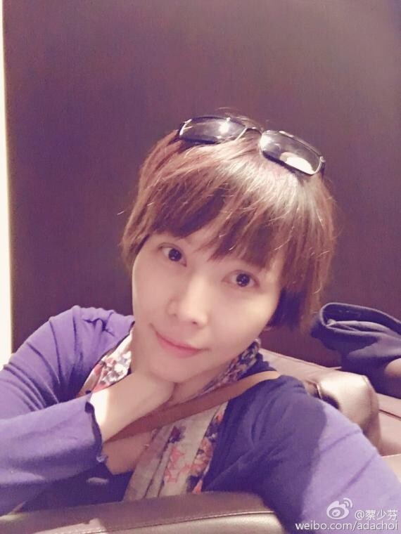 蔡少芬在微博晒出一组素颜自拍照,十分清纯可人 蔡少芬在微博晒出一组素颜自拍照,十分清纯可人