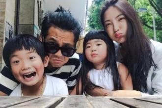 吴速玲18日在脸书上发文,讲自己带Joe和Grace逛街买书 吴速玲18日在脸书上发文,讲自己带Joe和Grace逛街买书