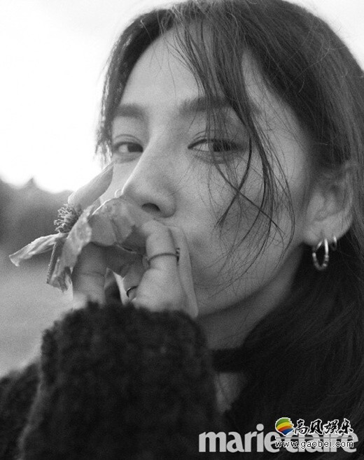 韩国歌手李孝利为某时尚杂志11月号拍摄的最新画报正式公开