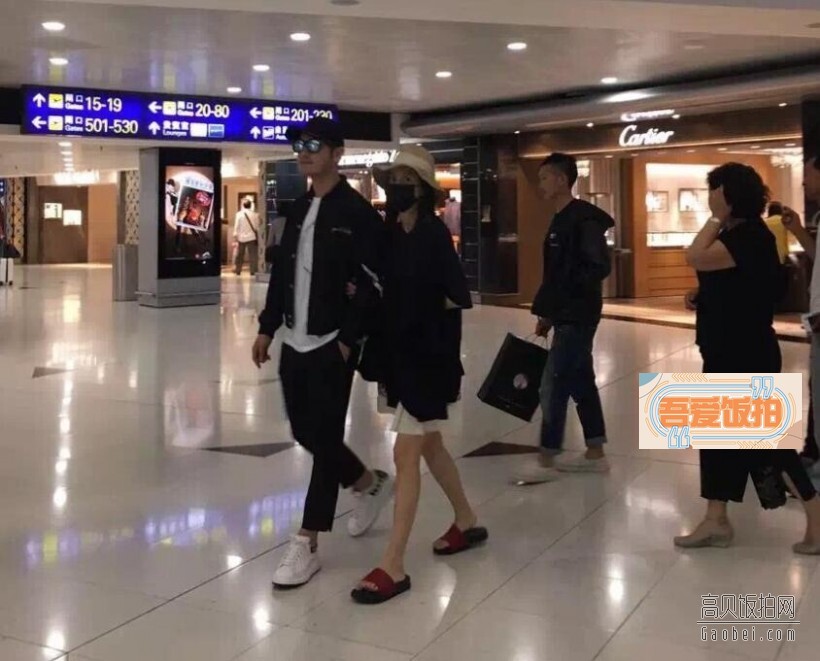 baby穿平底鞋衣着宽松，孕肚好明显？