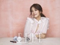 《ELLE》中国方面在微博发布了一组艺人秀智的9月刊写真 《ELLE》中国方面在微博发布了一组艺人秀智的9月刊写真