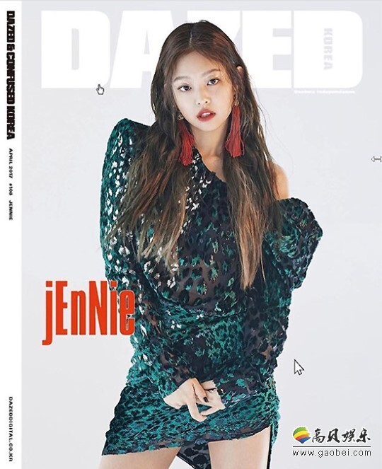 女团BLACKPINK成员JENNIE日前首度单独为时尚杂志拍摄封面照
