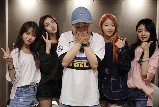 DIA成员奇喜贤等8月15日一起录制了新歌《花,风和你》 DIA成员奇喜贤等8月15日一起录制了新歌《花,风和你》