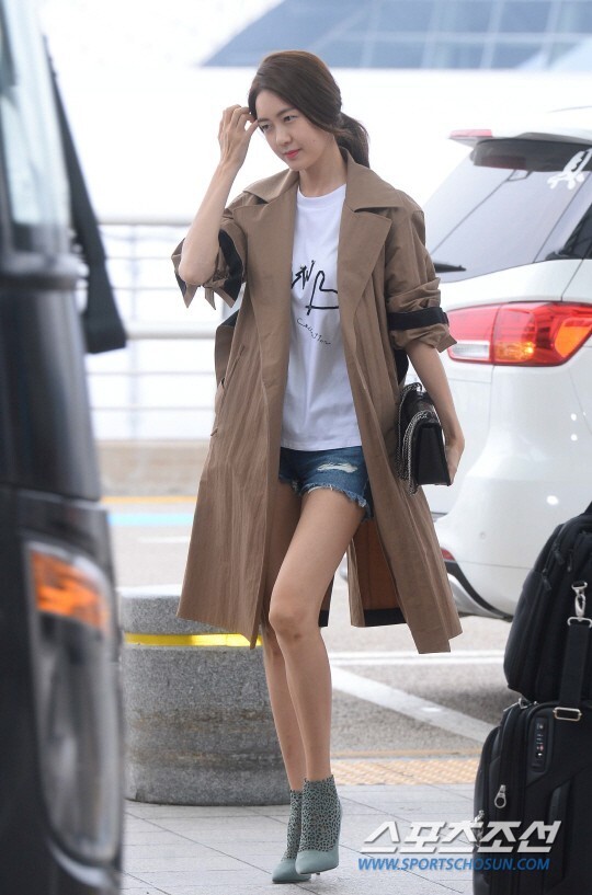 李枖原为拍摄写真，经由韩国仁川机场飞往了法国巴黎