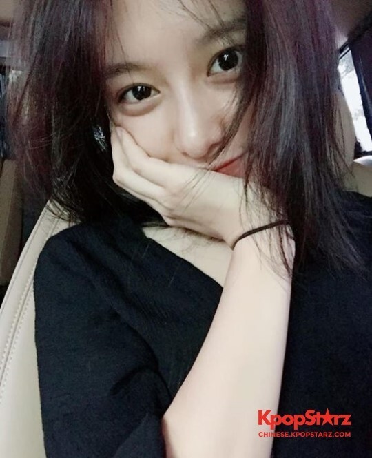 演员金智媛发射了自己的花样美貌自拍 演员金智媛发射了自己的花样美貌自拍