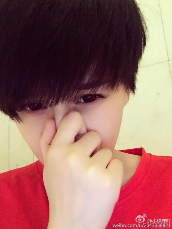 昨晚赵本山女儿妞妞通过微博晒短发自拍照 昨晚赵本山女儿妞妞通过微博晒短发自拍照