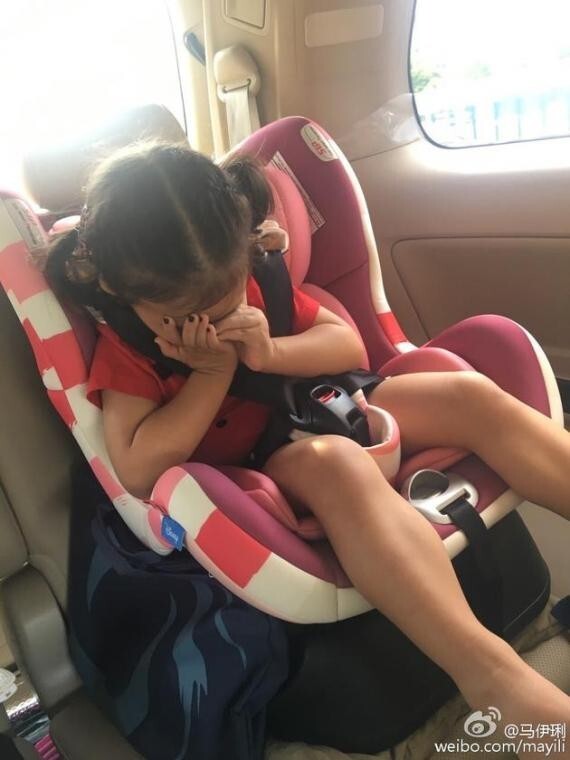 马伊琍发微博晒图称送女儿去学校