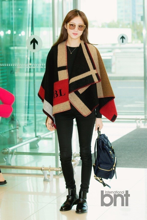 韩国演员李圣经前往济州岛拍摄写真 韩国演员李圣经前往济州岛拍摄写真