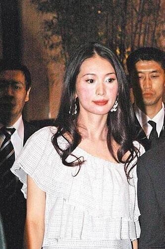 那英有多霸道？ 强迫林志玲喝酒导致全身过敏红