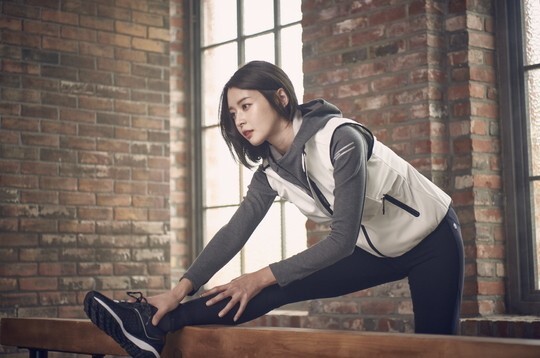 韩国人气女团Hello Venus成员Nara拍摄户外写真曝光