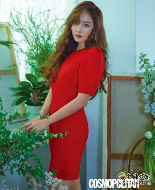 时尚杂志公开了与歌手以及企业家郑秀妍合作拍摄的画报 时尚杂志公开了与歌手以及企业家郑秀妍合作拍摄的画报