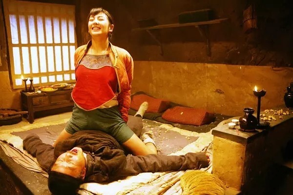 达康书记吴刚近日被网友起底电影版《白鹿原》中的镜头