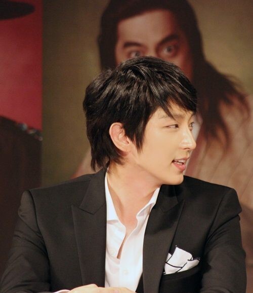 男星的“侧颜杀”也有不同的画风 男星的“侧颜杀”也有不同的画风