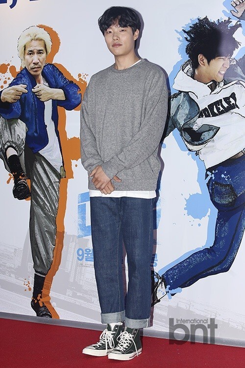 19日下午韩国电影《对决》在首尔举行VIP试映会 19日下午韩国电影《对决》在首尔举行VIP试映会