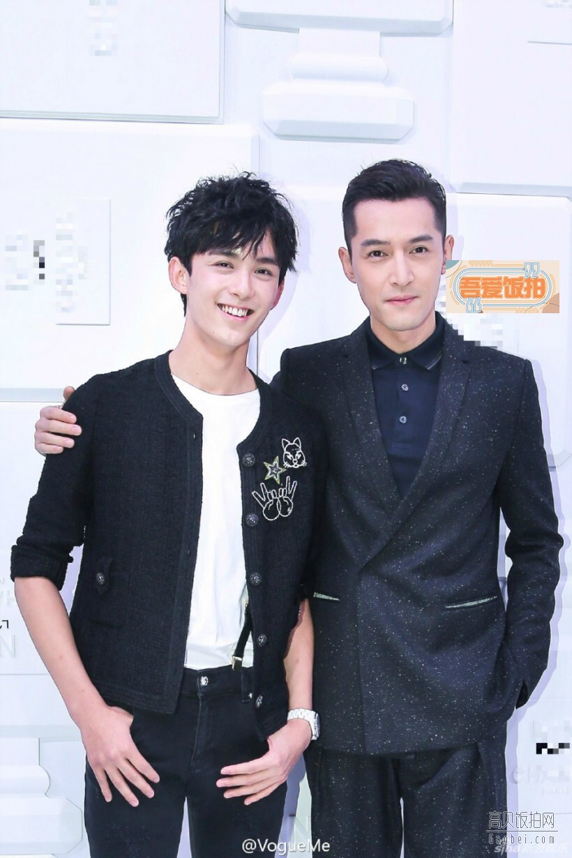 胡歌与吴磊在某品牌发布会上相遇 胡歌与吴磊在某品牌发布会上相遇