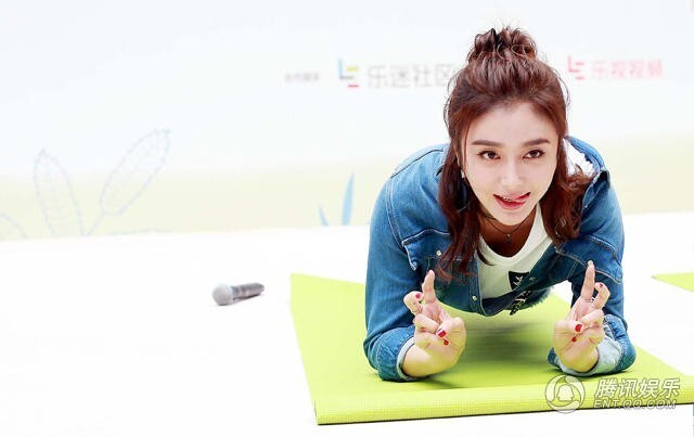 某品牌发起的“平板支撑家庭挑战赛”在北京举行