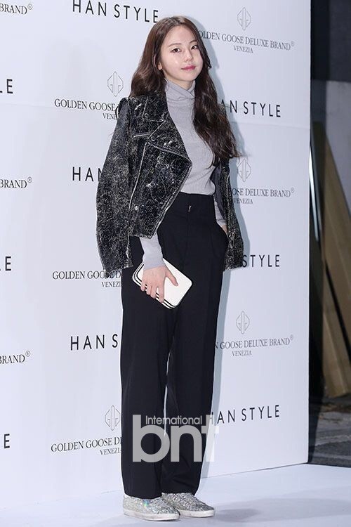 组合少女时代成员秀英等出席某品牌在首尔清潭洞举行特别活动