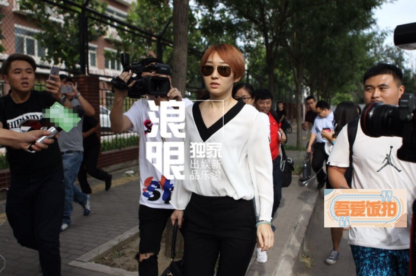 杨慧、宋喆离婚案进行了一小时左右的不公开审理 杨慧、宋喆离婚案进行了一小时左右的不公开审理