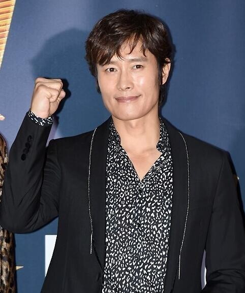 李秉宪参加了电影《MASTER》的VIP试映获娇妻支持不受“热吻门”影响? 李秉宪参加了电影《MASTER》的VIP试映获娇妻支持不受“热吻门”影响?