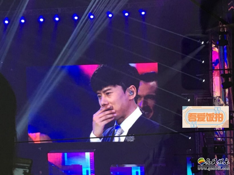 张杰现场演唱会为什么泪洒现场 ？