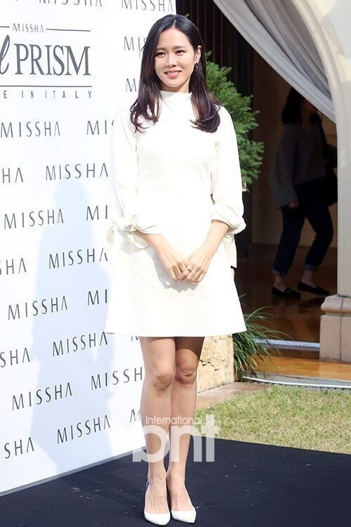 演员孙艺珍等出席韩国某品牌举行特别活动