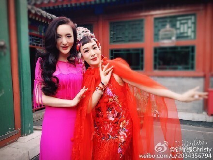 钟丽缇微博秀出自己办京剧生日party造型的照片 钟丽缇微博秀出自己办京剧生日party造型的照片