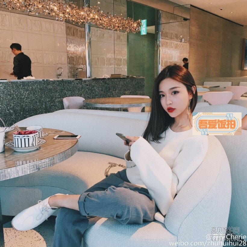 思聪前女友雪梨在微博晒出一组美照