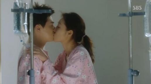 孔晓振对曹政奭发动了奇袭KISS 孔晓振对曹政奭发动了奇袭KISS