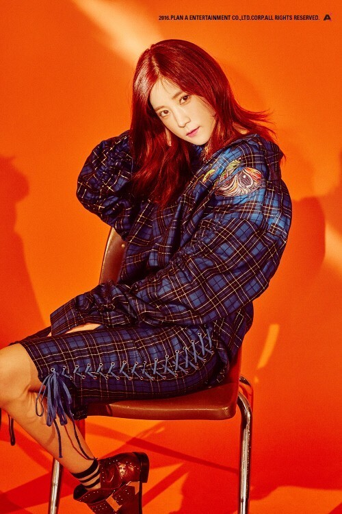 女团Apink方面通过官方公开初珑的新辑个人预告照 女团Apink方面通过官方公开初珑的新辑个人预告照