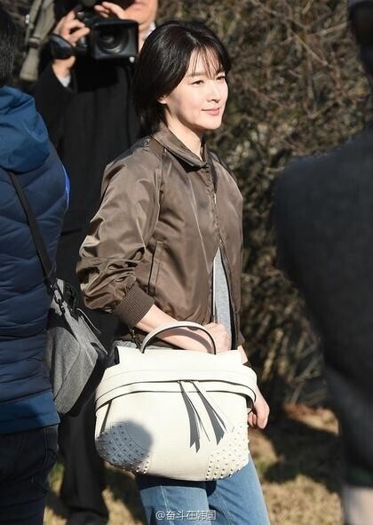 李英爱被一名吴性男子控告偷树、凉亭及路灯等