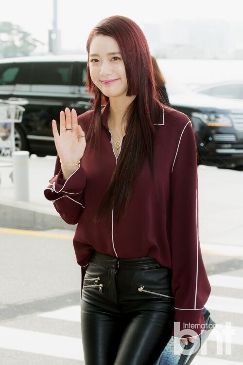 韩国演员CLARA前往中国香港参加时装周