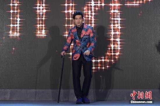 周杰伦演唱会摔跤了? 周杰伦演唱会摔跤了?