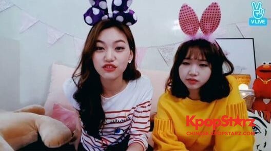 磪有情与金度妍通过Naver V App进行了直播
