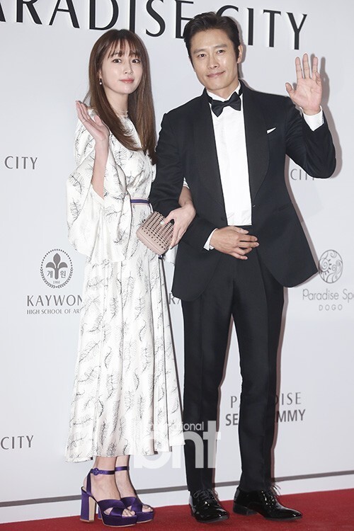 韩国演员金秀贤等出席了在仁川中区举行的某度假区开业活动