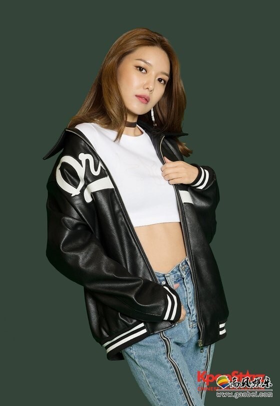 主持人少女时代成员秀英出演了SBS-IN《Style Follow》 主持人少女时代成员秀英出演了SBS-IN《Style Follow》