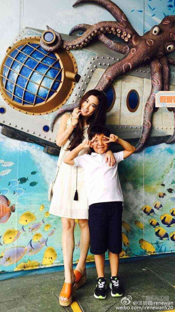 50岁温碧霞与儿子外出游玩照曝光了？