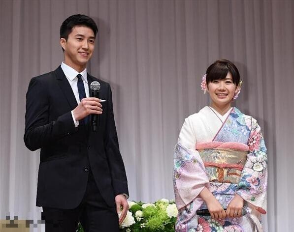 福原爱与江宏杰于今日在东京都内举行结婚报告会